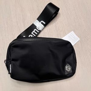 Lululemon everywhere belt bag with wordmark